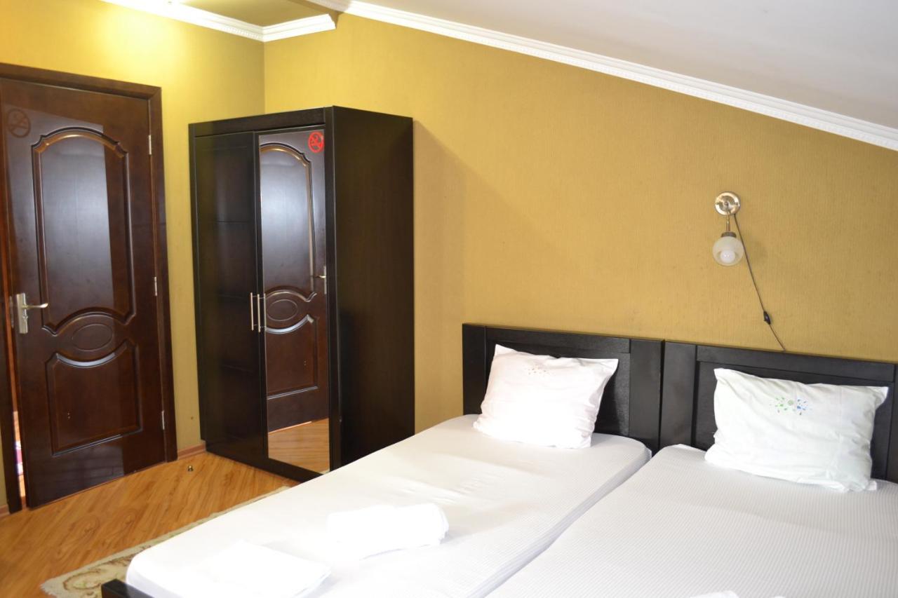 Hotel Isaka Tbilisi Buitenkant foto