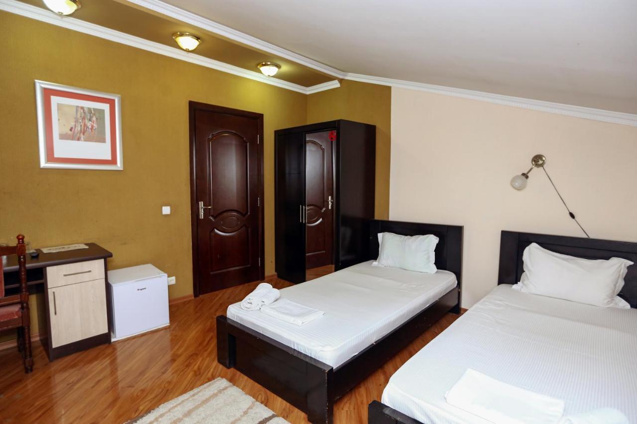 Hotel Isaka Tbilisi Buitenkant foto