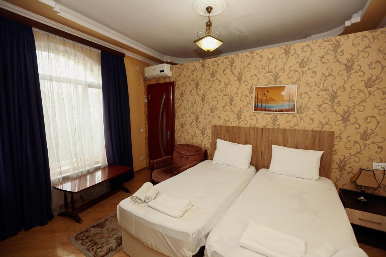 Hotel Isaka Tbilisi Buitenkant foto