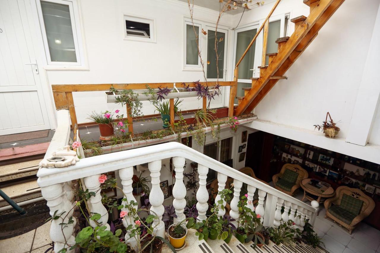 Hotel Isaka Tbilisi Buitenkant foto