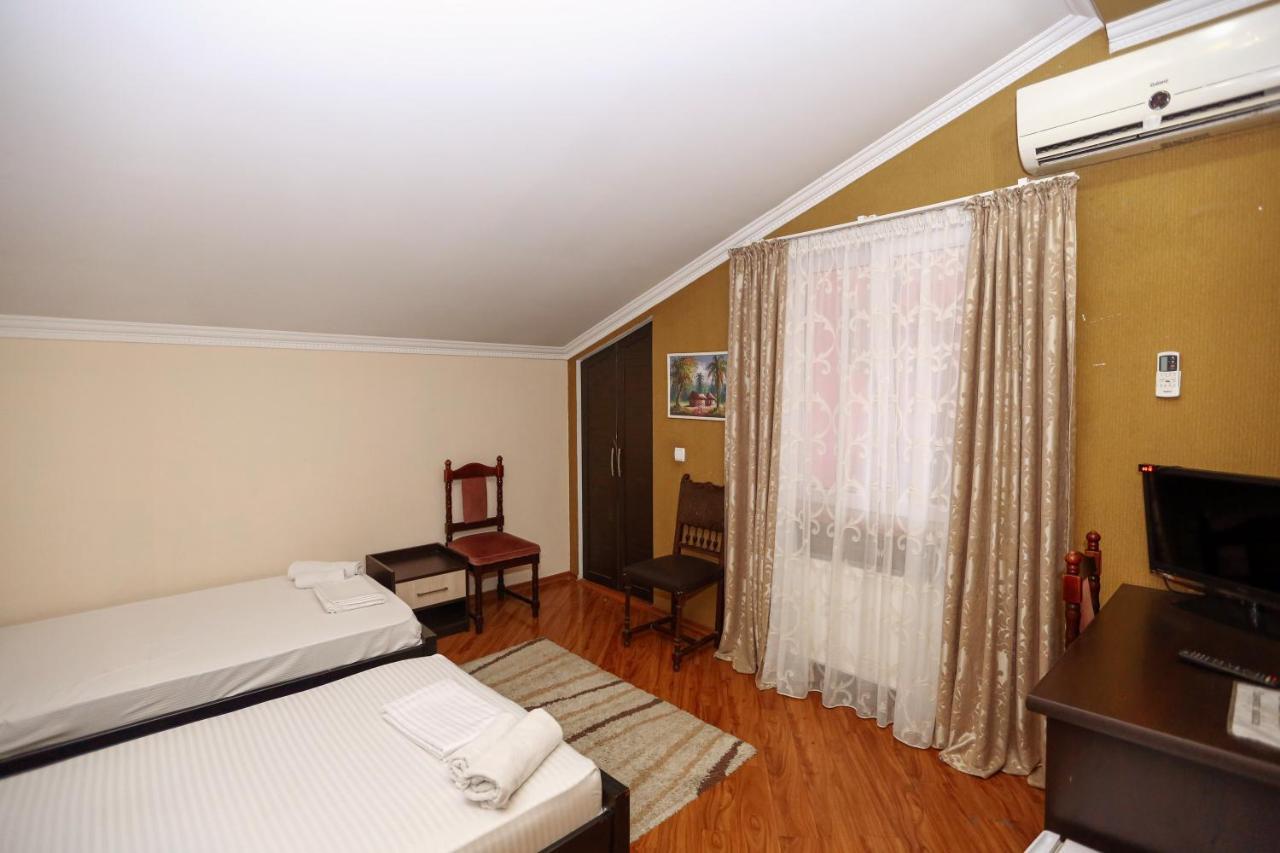 Hotel Isaka Tbilisi Buitenkant foto