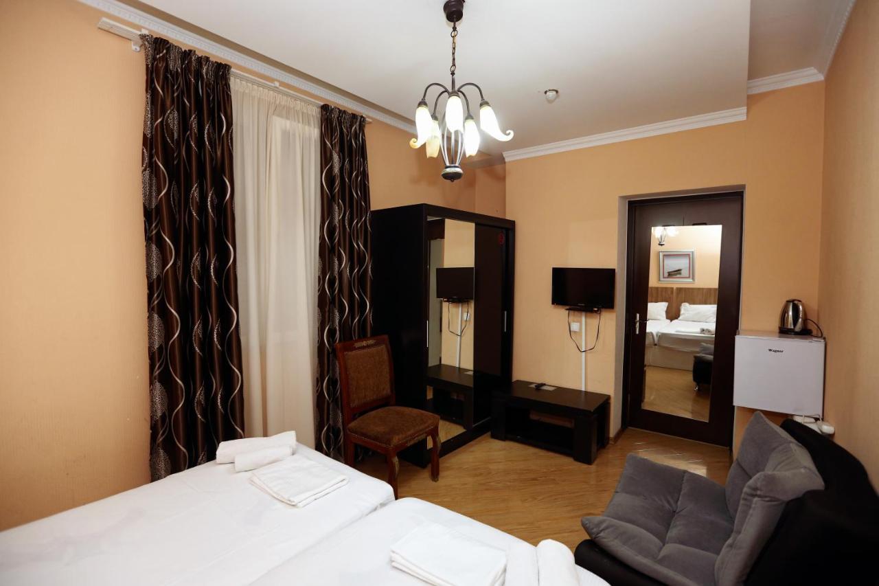 Hotel Isaka Tbilisi Buitenkant foto
