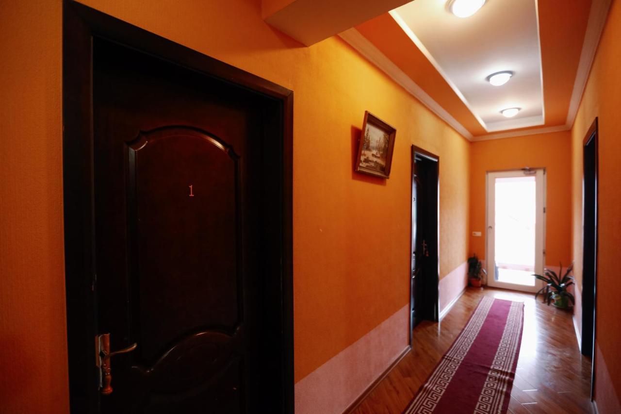 Hotel Isaka Tbilisi Buitenkant foto