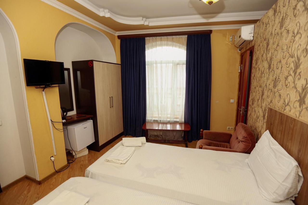 Hotel Isaka Tbilisi Buitenkant foto