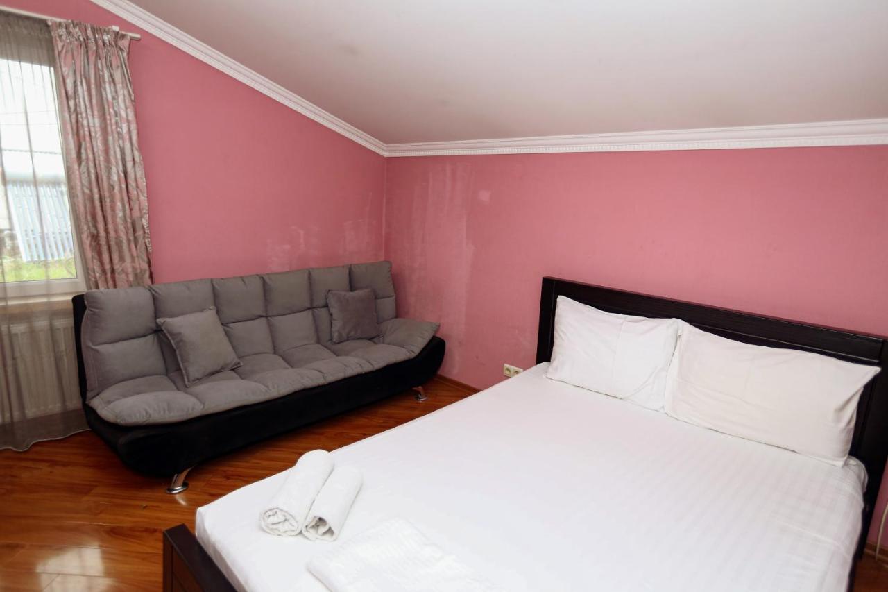 Hotel Isaka Tbilisi Buitenkant foto