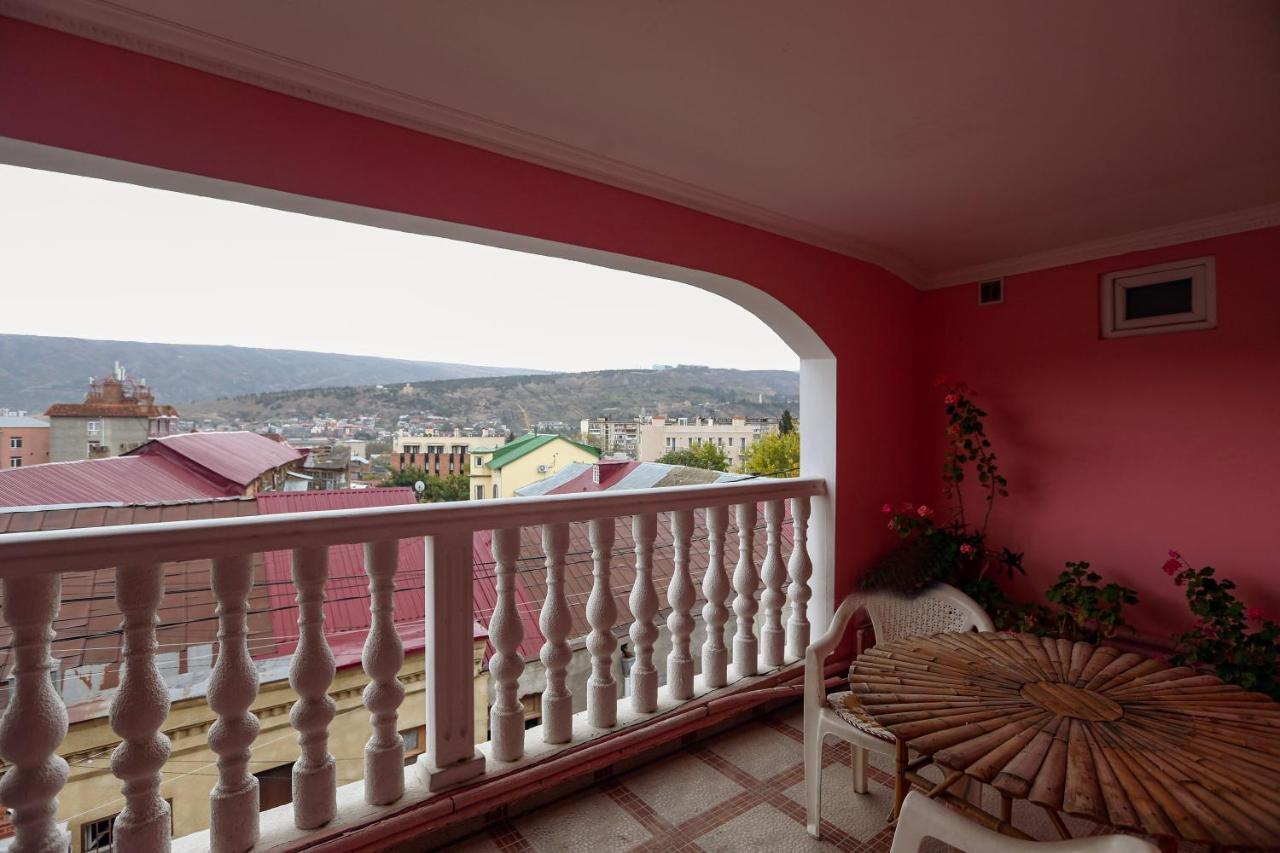 Hotel Isaka Tbilisi Buitenkant foto