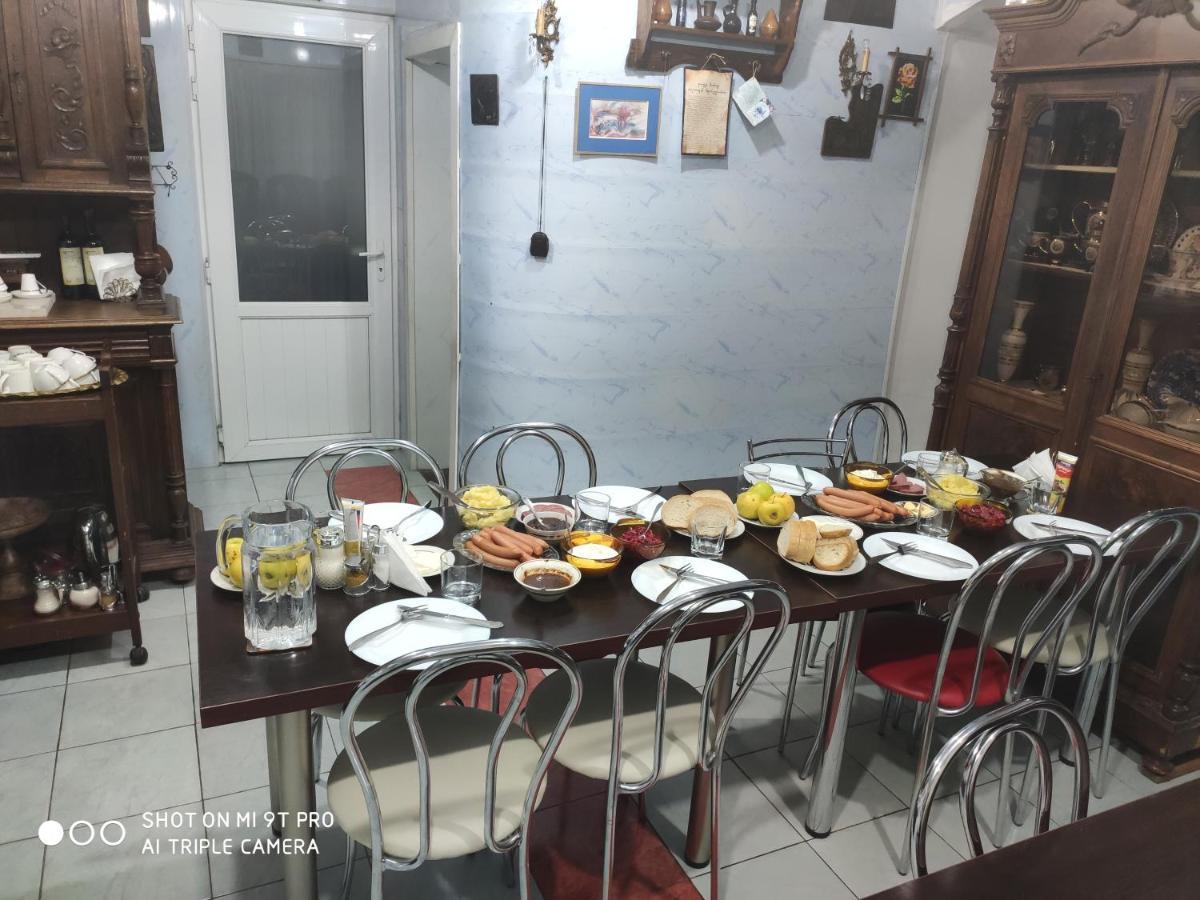 Hotel Isaka Tbilisi Buitenkant foto